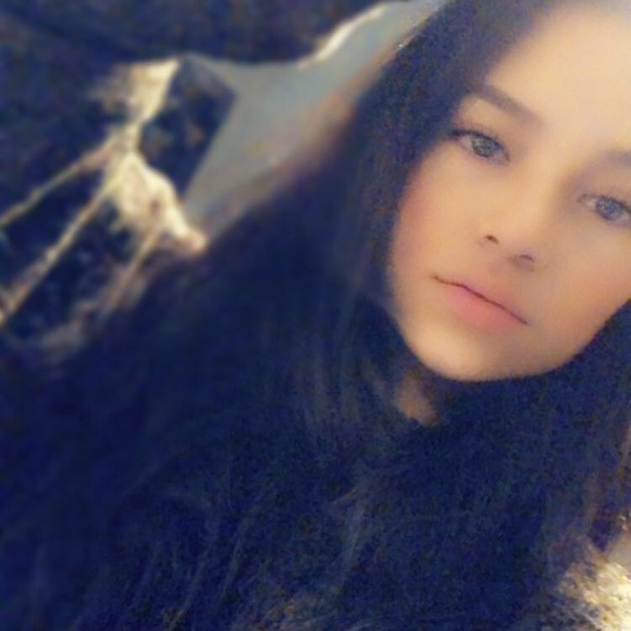 Meet your Posher, Itzy - Picture 2 of 2